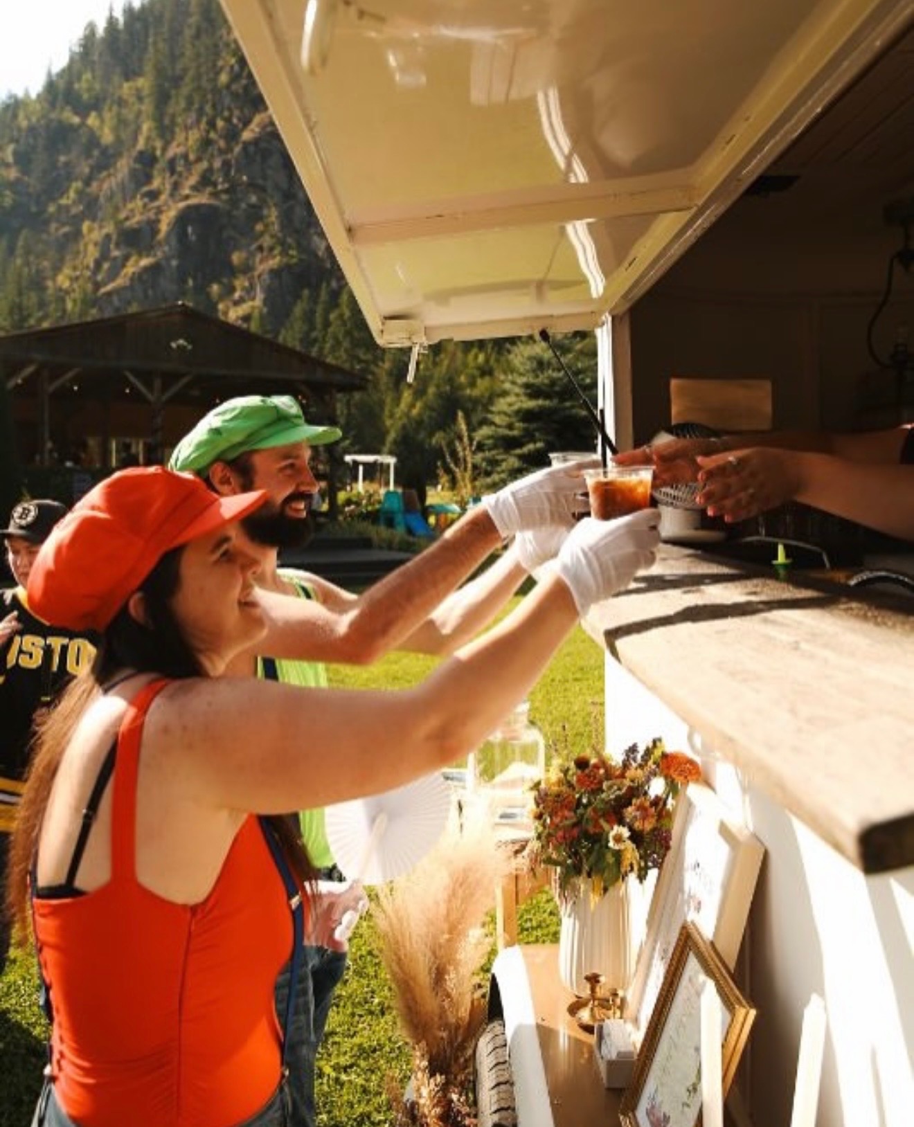Couple receiving drinks at the mobile bar